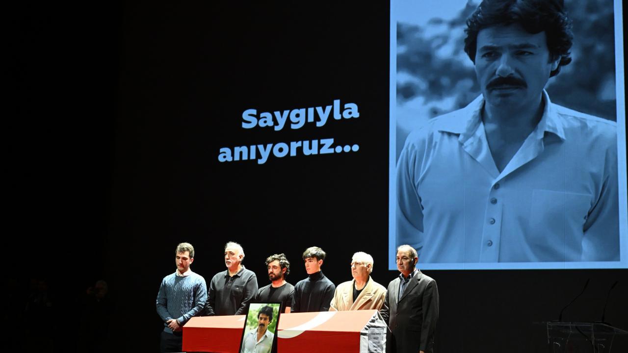 Ferdi Tayfur'a AKM'de Tören