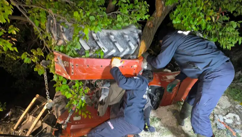 Kontrolsüz Traktör Devrildi: Talihsiz Kaza ve Dernoca Mesi