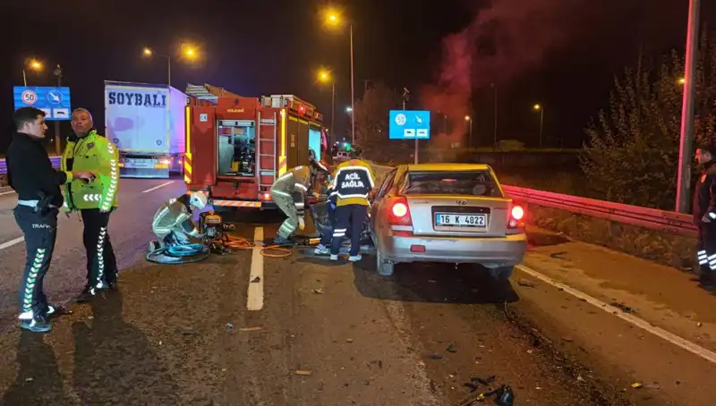 Kamyona Arkadan Çarpan Sürücü Hayati Tehlike Yaşıyor!