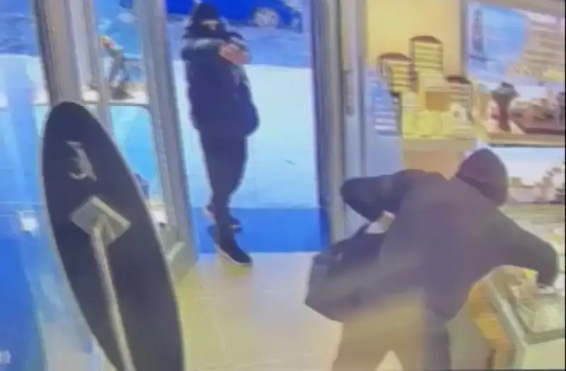 Ümraniye'de Maskeli Soygun Girişimi: Sözü Geçen Silahlı Şahıslar Kim?
