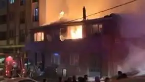 Gaziosmanpaşa'da Yangın Alarmı: İki Bina Alev Alev Yandı